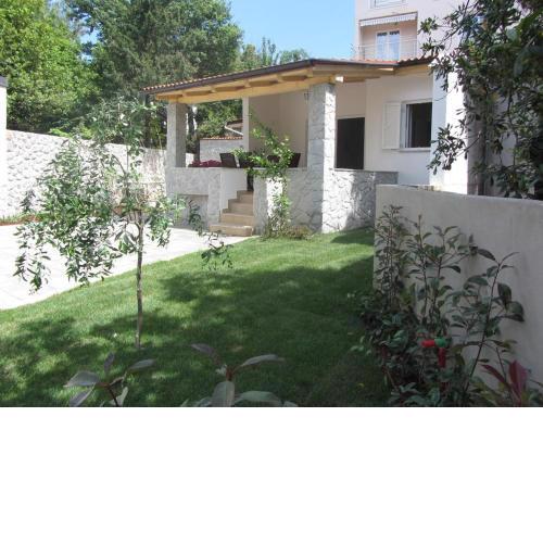 Holiday Home Lujo