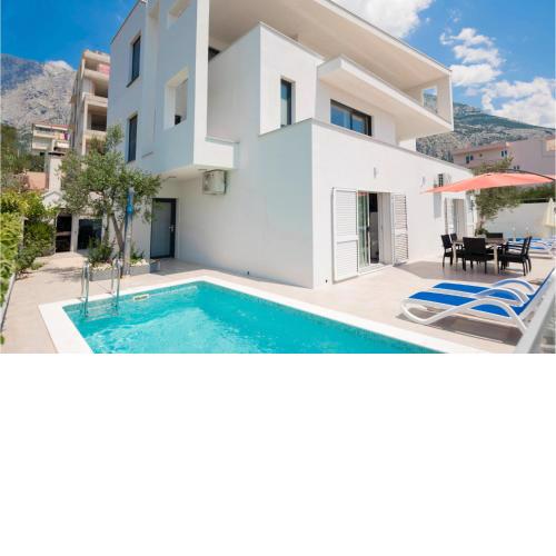 Holiday Home Makarska with Sea View 07