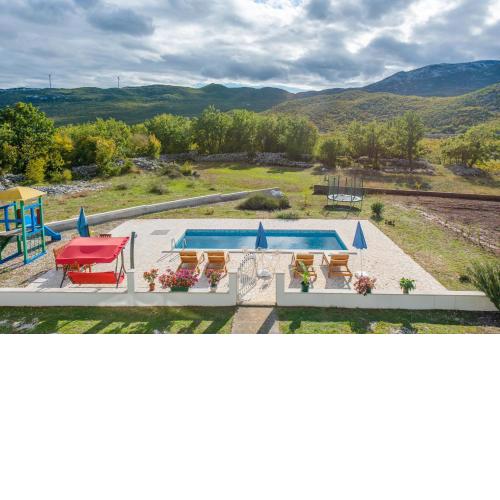 Holiday Home surrounded by nature near Omiš