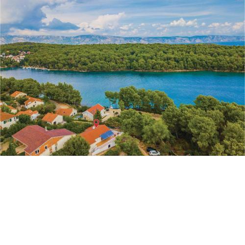 Holiday Home Vrboska with Fireplace 06