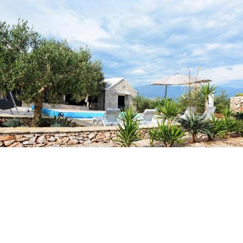 Holiday house in Pučišća with terrace, WiFi, washing machine (887-1)