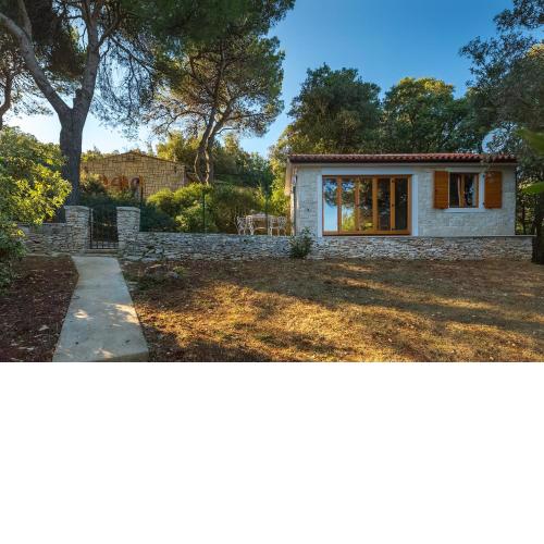 Holiday house in Pula,30 m from the sea