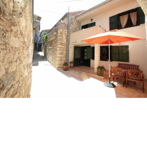 Holiday house Ljubica Tisno
