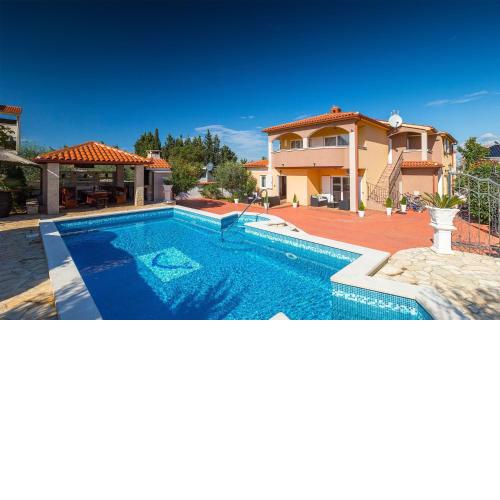 Holiday House SEAMARE I