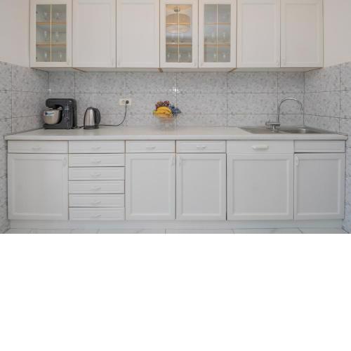 Holiday House Tone