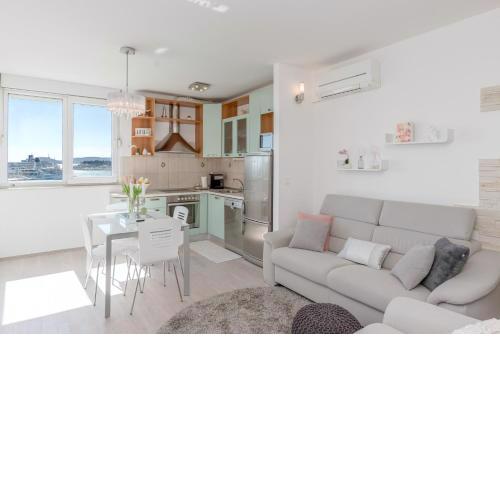 Homey apartment with a view