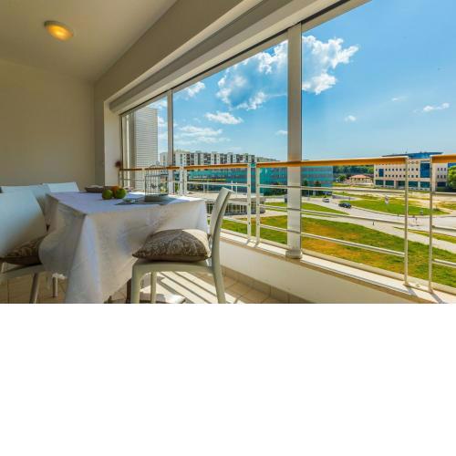 Hoplite 2BR apartment near centre