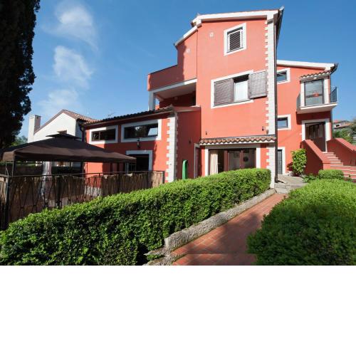 House Mitic