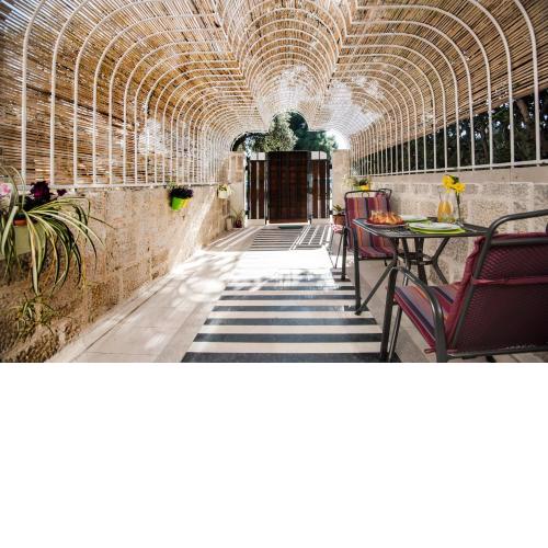 IBIS Your Cosy Oasis With Private Parking and Patio