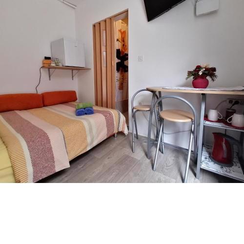 "iDea" Room Private entrance, Best Location Center City