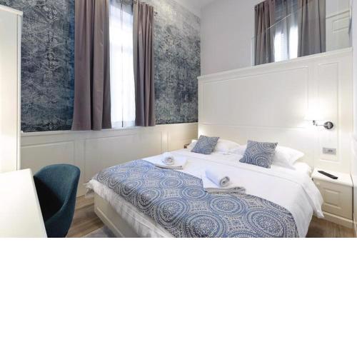 Iron Gates Apartments