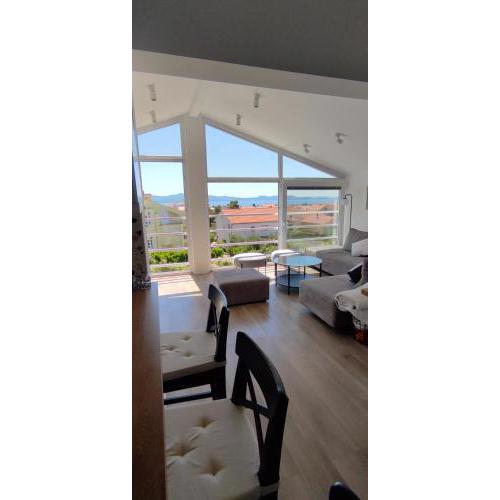 Iva's cosy apartment, sea view and free parking
