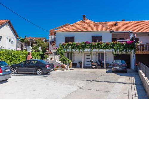 Kelava Apartments & Rooms