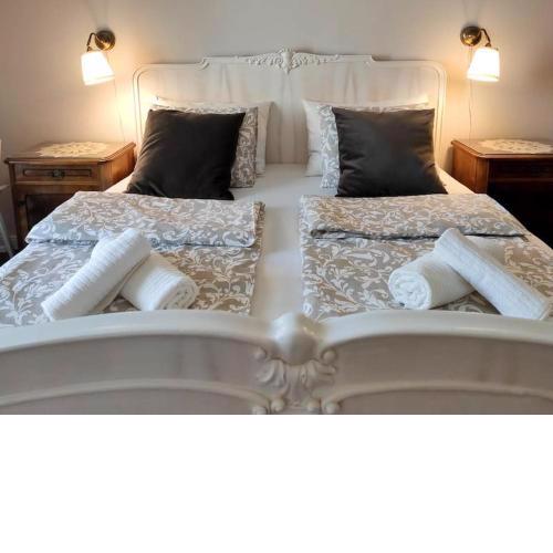 King bed / Self check in, Wi-Fi, AC / Central