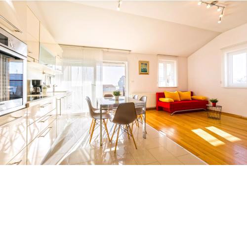 Kristina, spacius sea view apartment for 6