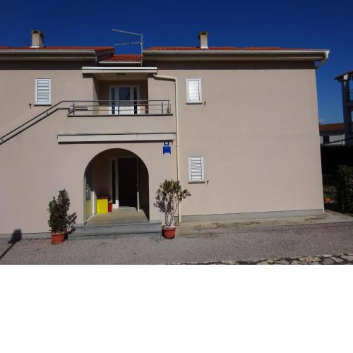Large Apartment in Malinska near the Sea