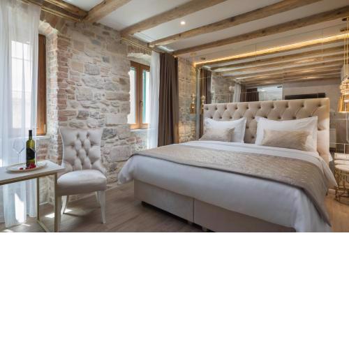 Le Premier Luxury Rooms