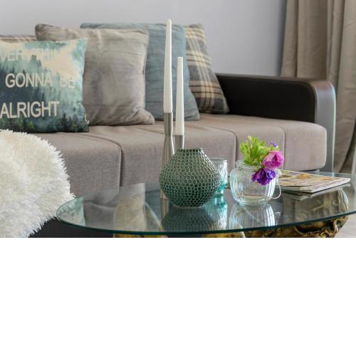 Lorelai Apartments