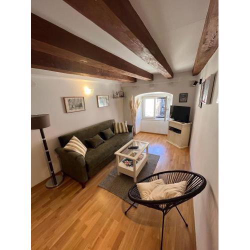Lores Apartment