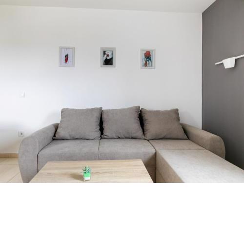 Lovely Apartment in Novalja near Seabeach