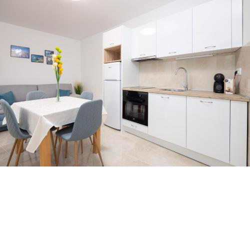 Lovely Apartment Ivana in Centre with Terrace