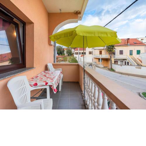 Lovely Holiday Home in Posedarje with Balcony