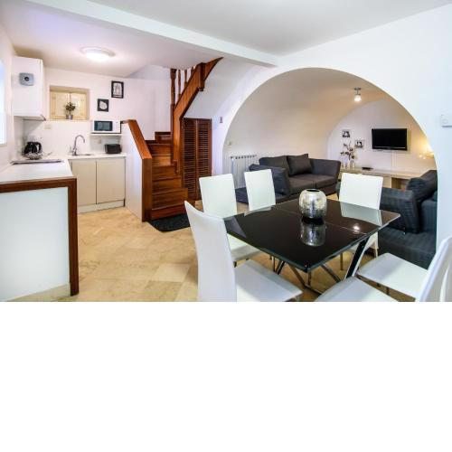 Luan Old Town Apartment by DuHomes