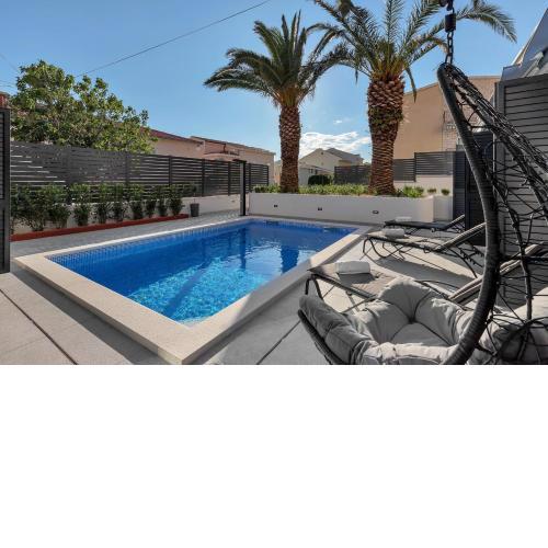 Lulani pool apartment