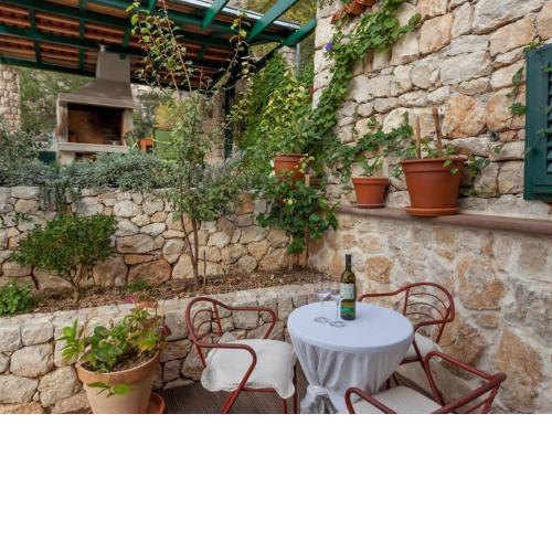 Luxurious Holiday Home in Makarska with Jacuzzi