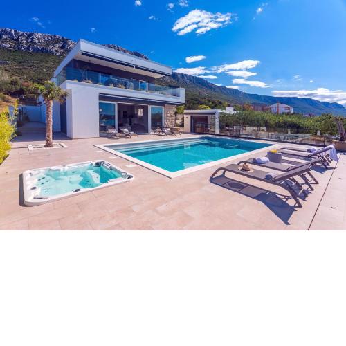 Luxurius Villa Aria with heated 45sqm pool, jacuzzi and seaview