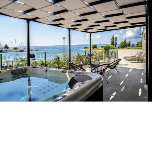 Luxury Apartment with Hot Tub