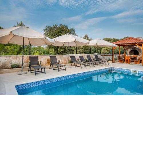 Luxury apartments Alkar with swimming pool