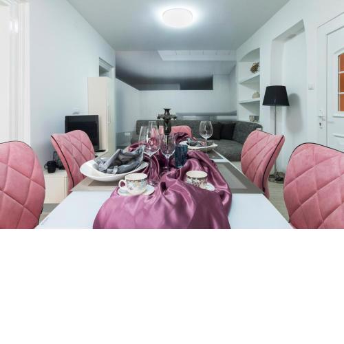 Luxury Arta Apartment City Center II - with Private Parking