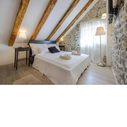 Luxury Deluxe Apartment