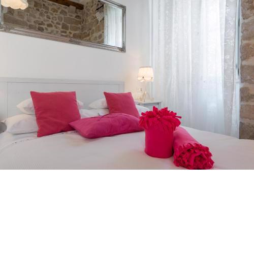 Luxury Rose Apartment