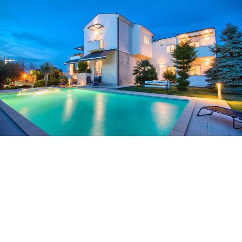 Luxury villa Nicol with pool and sea view 300m from the beach