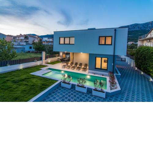 Luxury Villa Split Ladies Resort with private pools near the beach in Split - Kastel Kambelovac