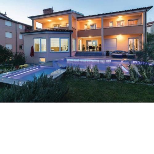 Luxury villa with a swimming pool Pjescana Uvala, Pula - 17131