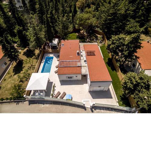 Luxury villa with a swimming pool Split - 13408