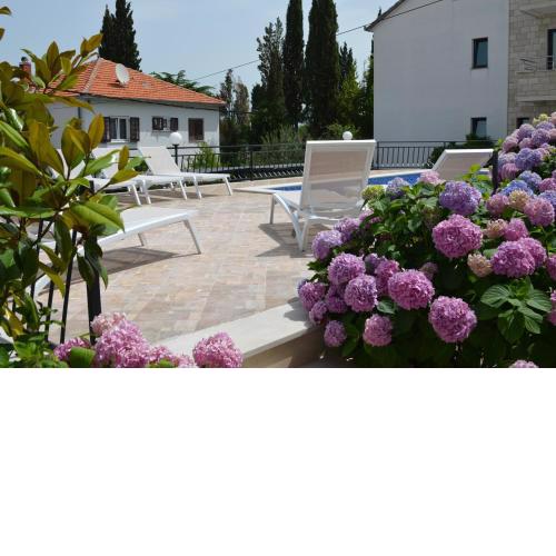 Maca Apartments & Suites
