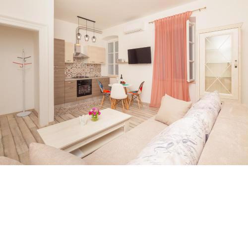 Main Square Apartment