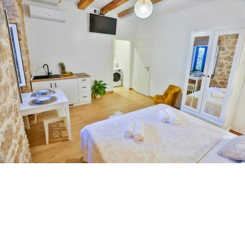 MANA Apartment Split Centre