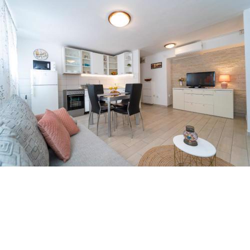 Marjan Apartment