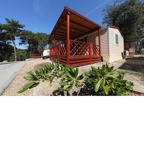 Mobile homes in Camp Soline at Biograd, with sand- and pebble beach