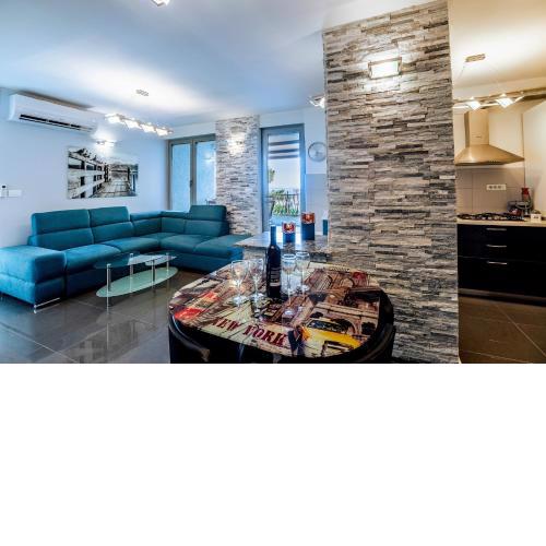 Modern apt close to Znjan beach with big terrace