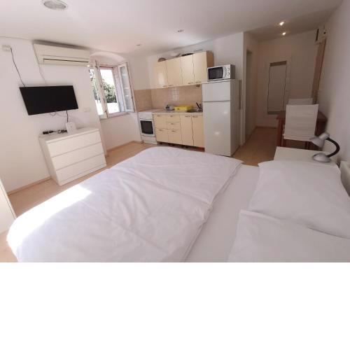 Modern studio in a superb location