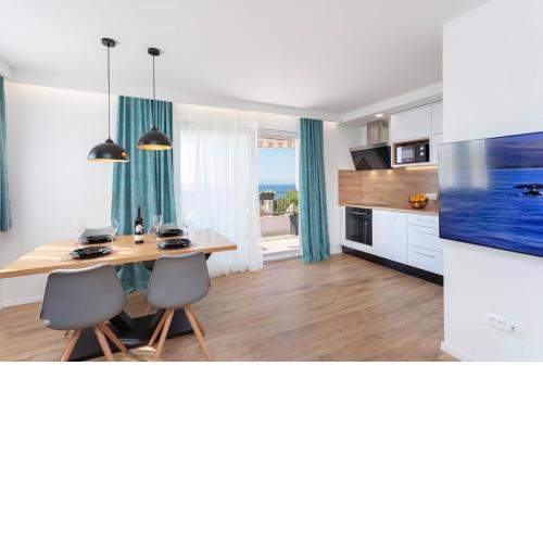 Modern Stylish Sea & Mountain View Apartment