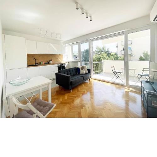 New apartment LOVRE with Balcony