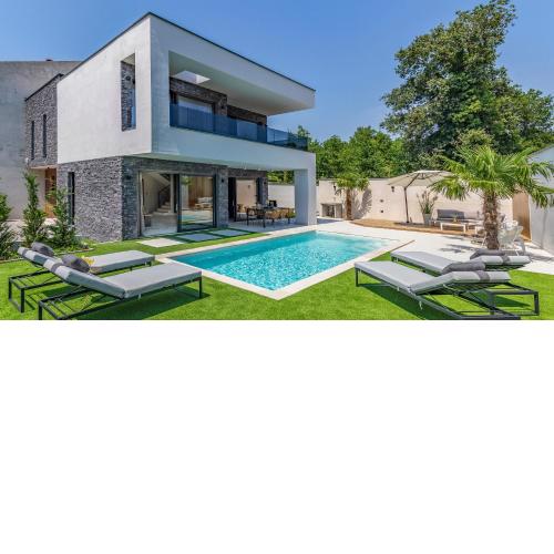 New Design Villa, with Electric Car support, sauna, fitness, heated pool and much more