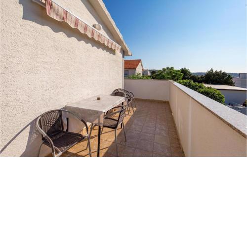 Nice apartment in Barbat-Rab with 2 Bedrooms and WiFi
